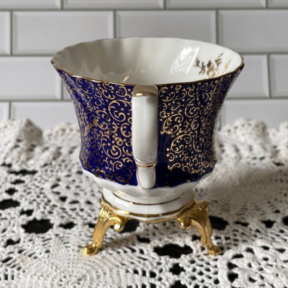 Queen Anne Tea Cup and Saucer #480 blue. Bone China made in England. - Picture 10 of 11